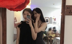 震惊挤奶门新年巨献 90后小妹挤奶喂小狗